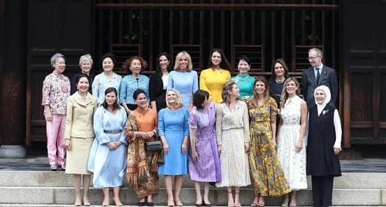 غابت ميلانيا ترامب وحضر رجل بين زوجات زعماء قمة العشرين