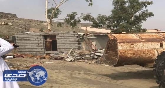 بالصور.. إزالة تعديات على 4 آلاف متر بأم العيس في الطائف