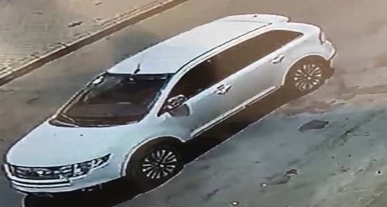 القبض على شاب حاول دهس مشرفة تربوية ورضيعها بمحايل