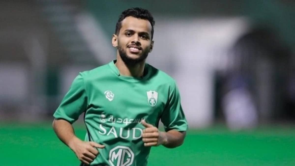 الأهلي يسعى للتجديد مع عبد الفتاح عسيري