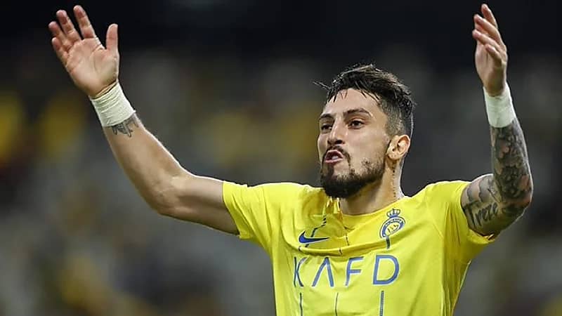 محترف النصر يقترب من الرحيل