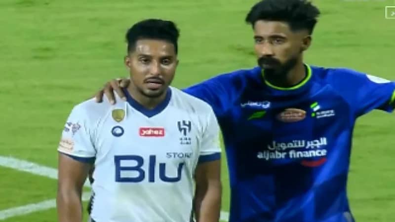 شاهد.. خروج الدوسري غاضبا بعد استبداله أمام الفتح