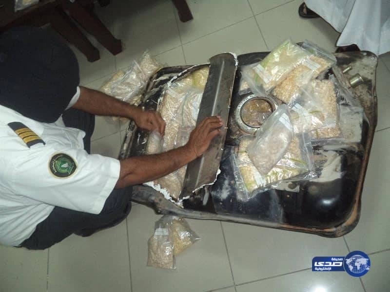 بالصور.. جمرك البطحاء يحبط محاولة تهريب قرابة نصف مليون حبة من حبوب الكبتاجون المخدرة