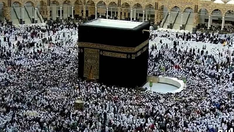 المعتمرون يؤدون مناسكهم في صحن الطواف وسط منظومة متكاملة لراحتهم وسلامتهم .. فيديو