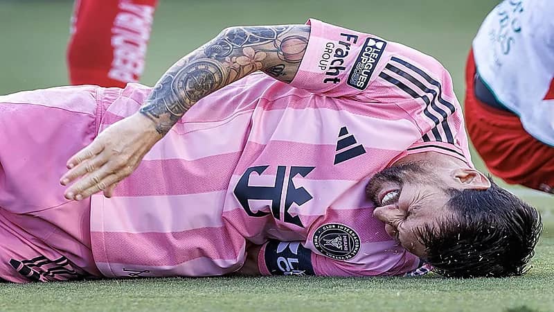 إصابة عضلية تبعد ميسي عن الملاعب
