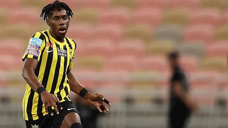 زكريا هوساوي يدخل حسابات نونو سانتو