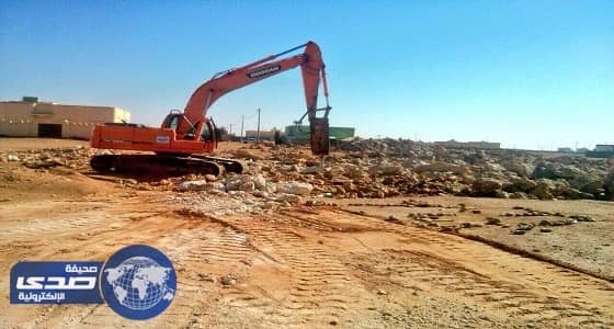 بلدية العويقيله تزيل 35000 مترمكعب من مخلفات البناء