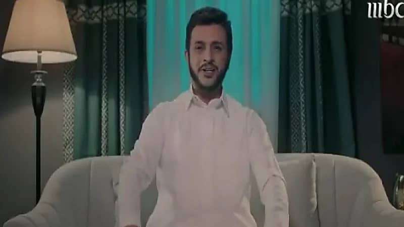 شاهد .. حبيب الحبيب يروي قصة بطريقة نايف حمدان