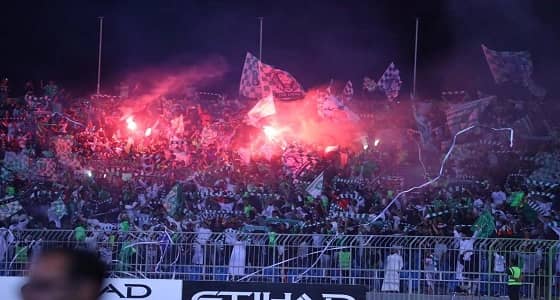 الدخان الملون في المدرجات: بين روعته وخطورته " صدى " تسلط الضوء من جميع الزوايا