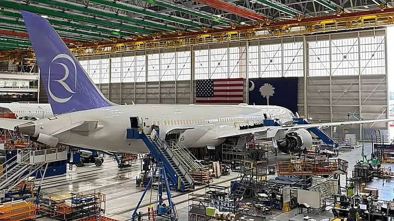 طيران الرياض يستقبل أولى طائراته من بوينج .. فيديو