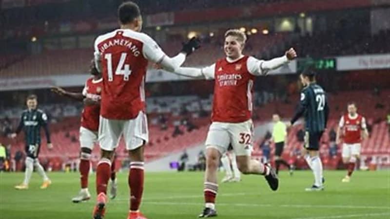 أرسنال يفوز على ليدز برباعية في الدوري الإنجليزي