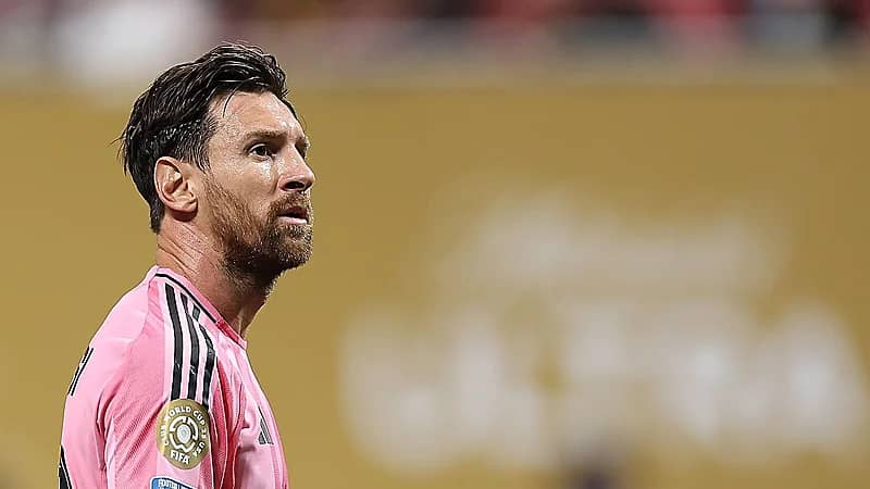 والد ميسي يوافق على انتقال ابنه لدوري روشن