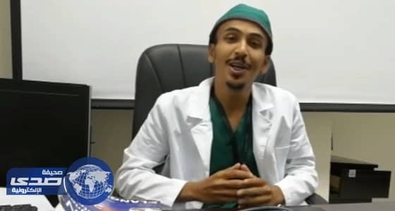 طبيب يخدم مرضى كبار السن مقابل التصدق بعلبة ماء للمحتاجين