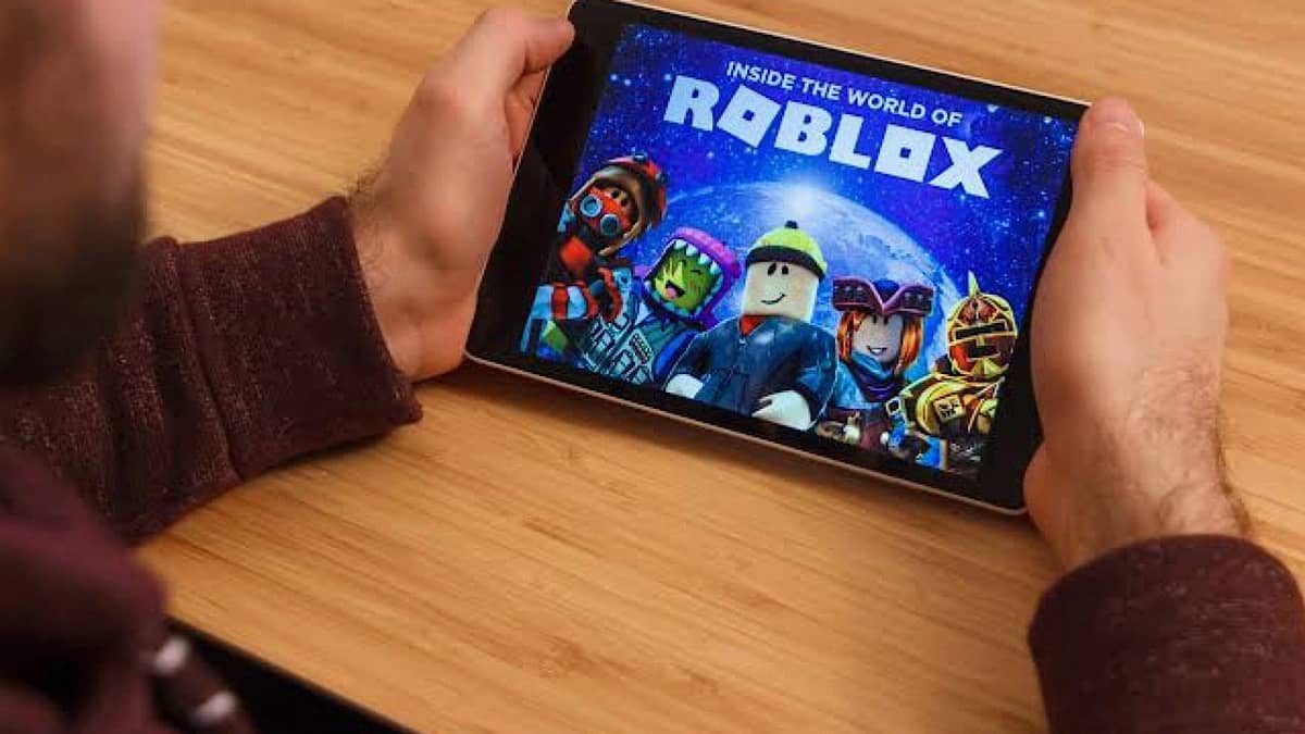 مراهق يجند ضحاياه عبر لعبة روبلوكس ويتسبب في انتحار 30 شخصًا