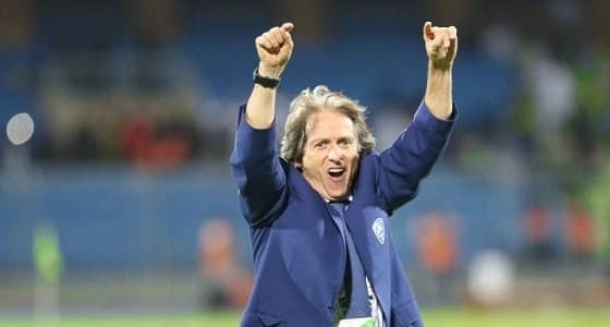 صورة.. خيسوس يتواجد في مباراة الأهلي والوصل