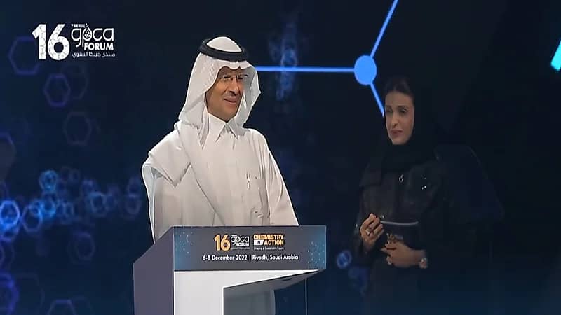 شاهد .. وزير الطاقة يتباهى ببنات الوطن العاملات بالوزارة خلال مؤتمر جيبكا السنوي