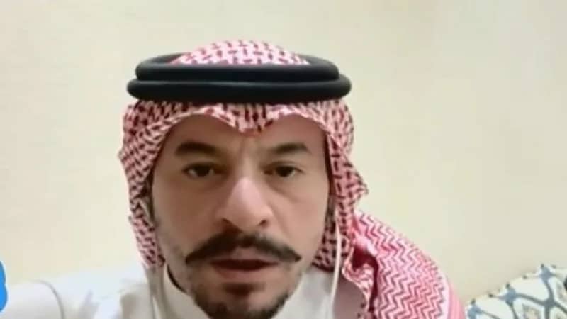 شاهد.. مختص يعلق على فيديو لمعلم يلعب مع مجموعة من الطلاب لعبة البلوت 