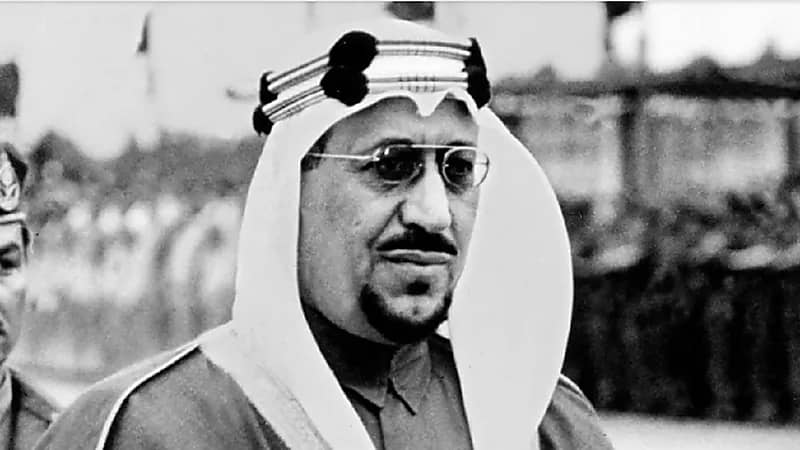 صورة نادرة للملك سعود بعد توليه الحكم في جدة