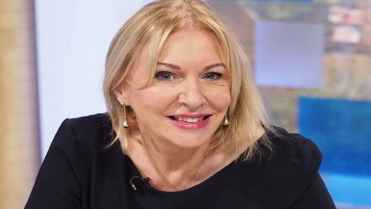 " كورونا " يلحق بوزيرة الصحة البريطانية