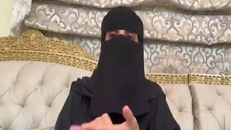 أمير عسير يحقق حلم فتاة كفيفة بالحصول على الماجستير من جامعة بيشة.. فيديو