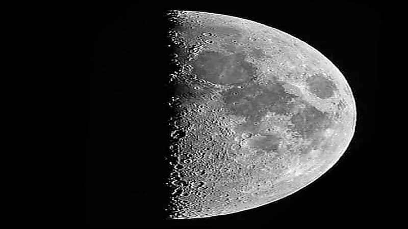 رصد قمر " التربيع الأول " اليوم