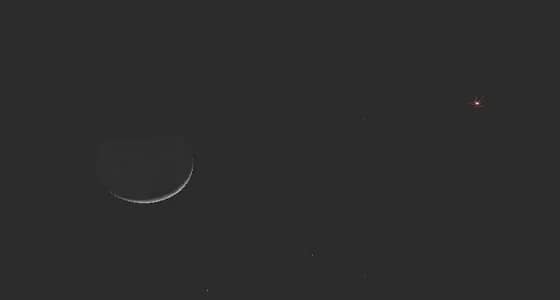هلال عيد الفطر يقترن بالمريخ في سماء المملكة .. الليلة