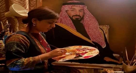 بالريشة والألوان.. بورتريه يعكس فرحة رسامة باكستانية بزيارة ولي العهد