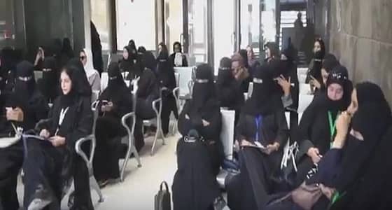 " فيديو " يرصد مشهد إقبال النساء على المدارس للحصول على رخص القيادة