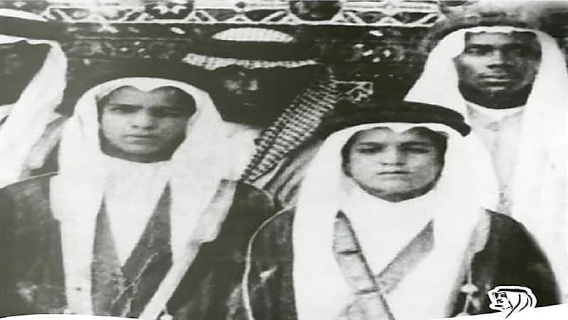 صورة نادرة للملك فهد في مرحلة الشباب خلال مشاركته بأحد المحافل