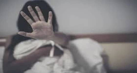 أربعينى يحاول الاعتداء على شقيقته جنسيا أمام والديه
