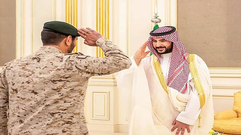 وزير الدفاع يستقبل قادة وزارة الدفاع للتهنئة بعيد الفطر