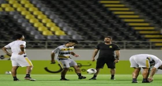 دوري المحترفين.. الاتحاد يصل أبها استعدادا للقاء ضمك