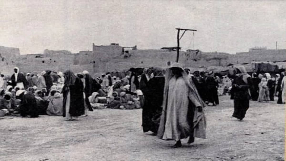 صورة نادرة لسوق " المقيبرة " بالرياض