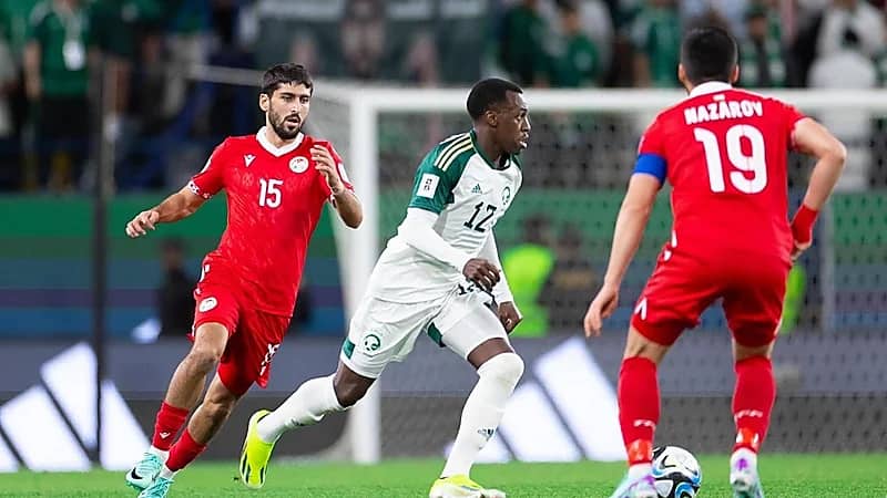 سعود عبدالحميد يغادر معسكر الأخضر