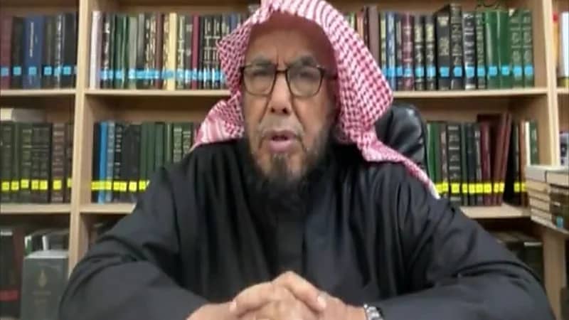 من رأى منكرا وخشي من وقوع مشكلة فماذا عليه؟.. "المطلق" يجيب