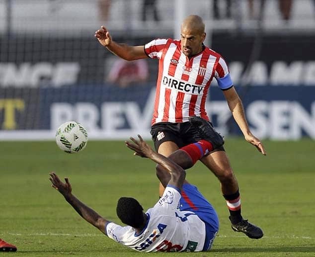 بالصور.. نجم أرجنيتني يعود للملاعب بعد اعتزاله بعامين