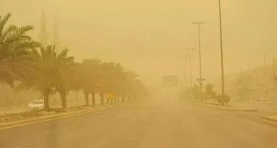 أتربة شديدة على 3 طرق في مكة.. وتحذير لروادها من تدني الرؤية