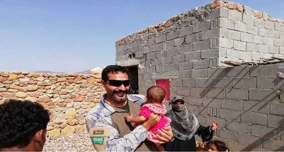 بالصور.. صقور سلمان يواصلون رسم البسمة على وجوه أطفال سقطري