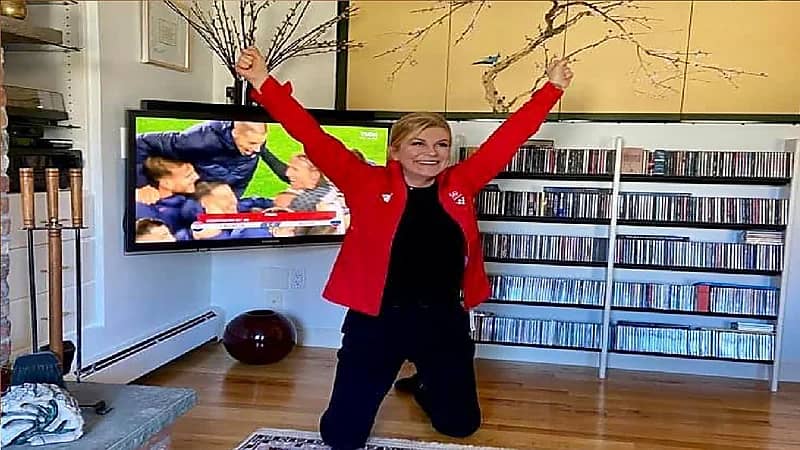 بالصور .. رئيسة كرواتيا السابقة تقفز فرحًا بتأهل منتخب بلادها لكأس العالم