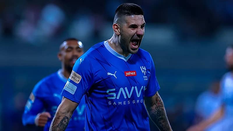 نيوكاسل يسعى لضم نجم الهلال ميتروفيتش