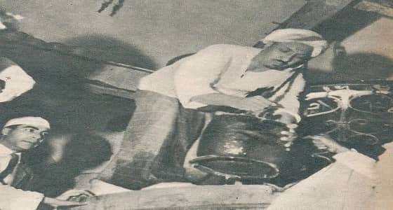 صورة نادرة لحارس بئر زمزم عام 1950