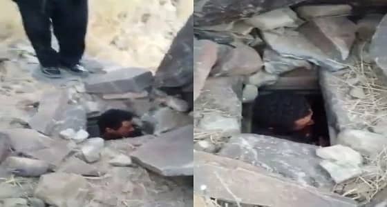 بالفيديو.. الشرطة تضبط مخبأ سرى لمخالفين نظام الإقامة