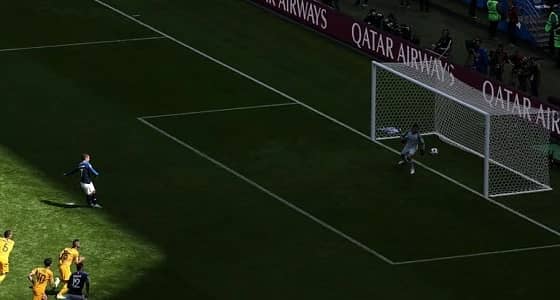 تقنية الفيديو تمنح فرنسا ضربة جزاء واستراليا تتعادل في وقت قياسي