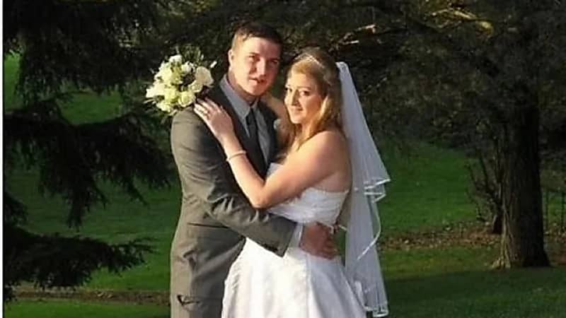 رجل يقتل زوجته خنقا بخاتم زواج