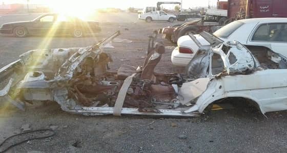 بالصور.. بلدية رفحاء تواصل سحب السيارات التالفة من الشوارع