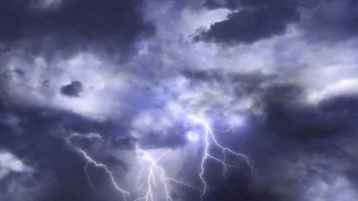 استمرار الرياح السطحية والسحب الرعدية على القصيم