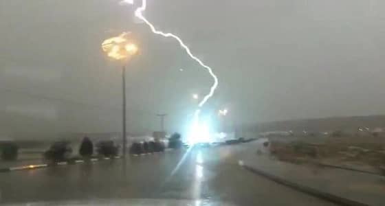 وفاة وافد آسيوي إثر صاعقة رعدية في مهد الذهب