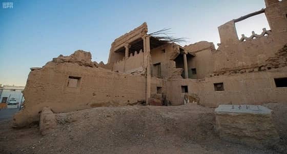 يشع حضارة وتاريخ.. قصة قصر الشمسية وبابه الضعوف (فيديو)