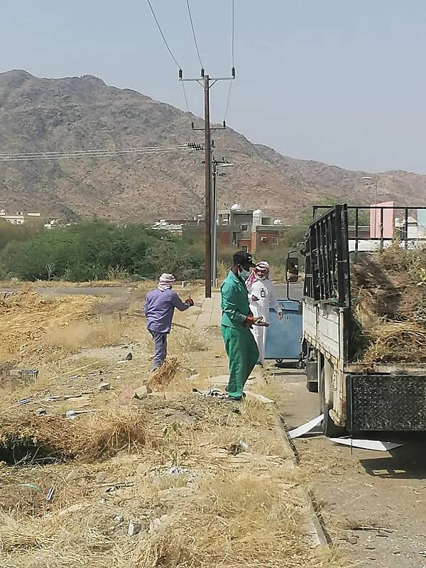 شاب يتباهى بتعذيب قطة في أماكن حساسة ومطالبات بالقبض عليه