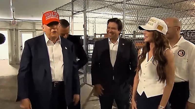 ترامب يهاجم بايدن من سجن التماسيح: أرادني هنا لكنه فشل .. فيديو